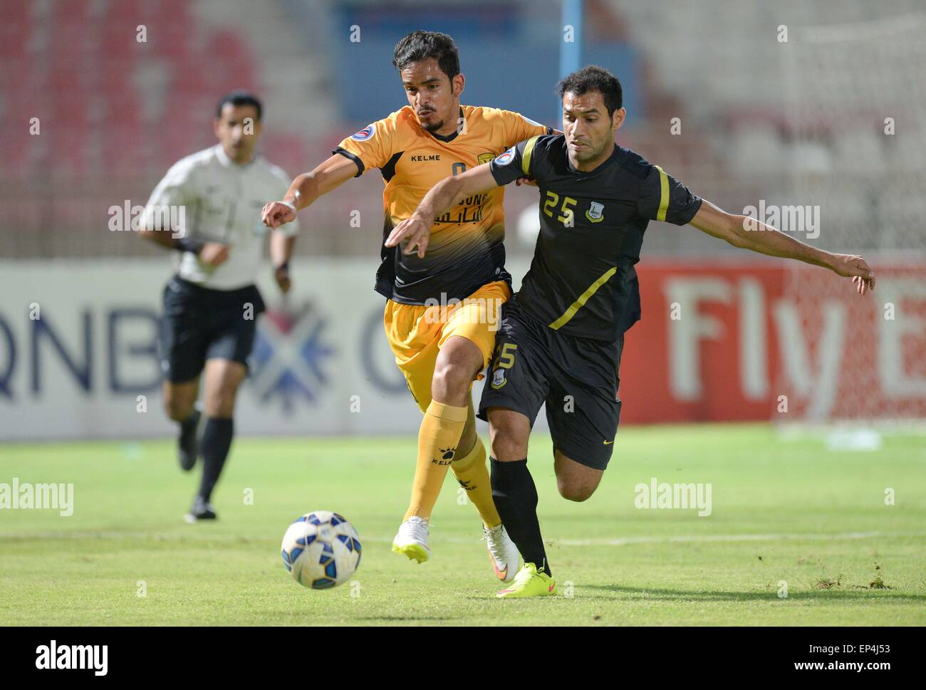 (150514) -- KUWAIT CITY, May 14, 2015 (Xinhua) -- Faisal Alazemi (C) of ...