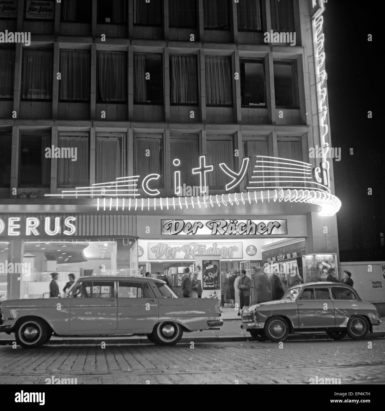 Das City Kino in Hamburg im August 1960, als der Edgar Wallace Spielfilm 'Der Rächer' aufgeführt wurde, Deutschland 1960er Jahre Stock Photo