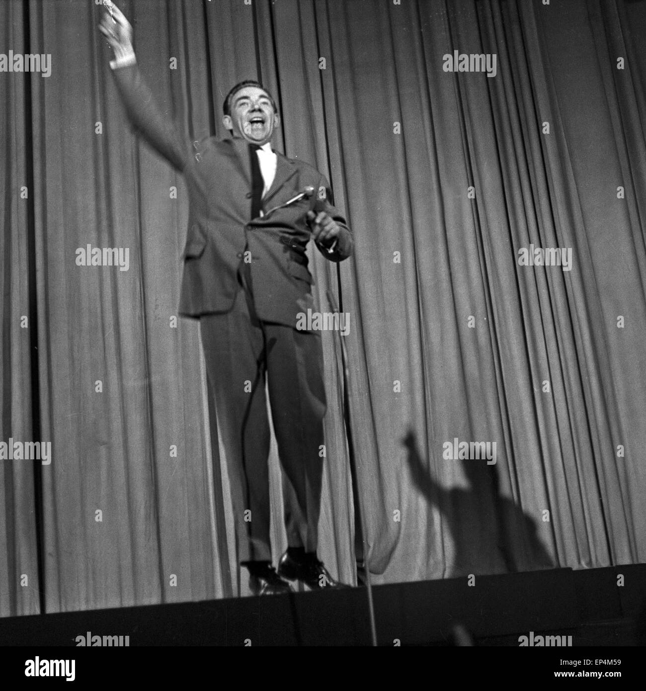 Deutscher Showmaster und Entertainer Peter Frankenfeld auf der Bühne, wahrscheinlich die Show 'Guten Abend!', Deutschland 196 Stock Photo