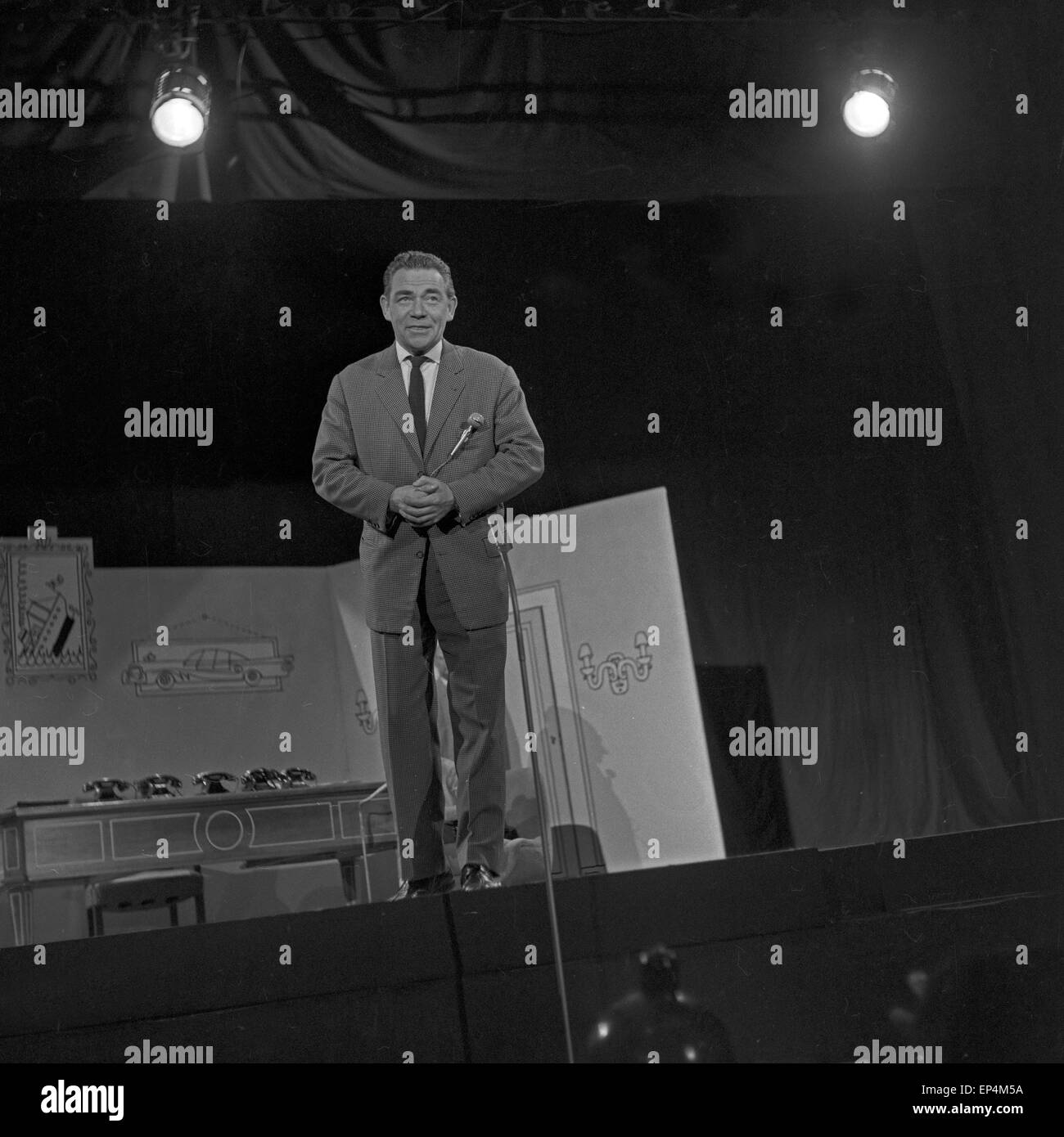 Deutscher Showmaster und Entertainer Peter Frankenfeld auf der Bühne