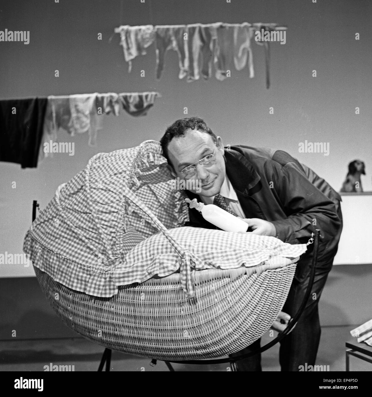 Die erste Folge der Musiksendung 'Musik aus Studio B' mit dem Sänger Ralf Bendix, Deutschland 1960er Jahre. First episode of TV Stock Photo