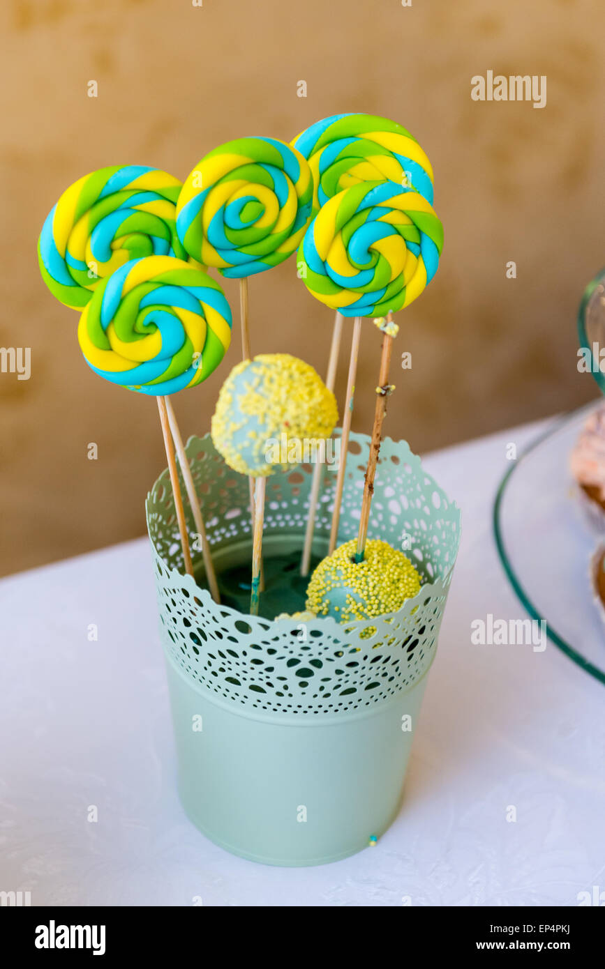 Lollipops bowl candy hi-res stock photography and images - Alamy