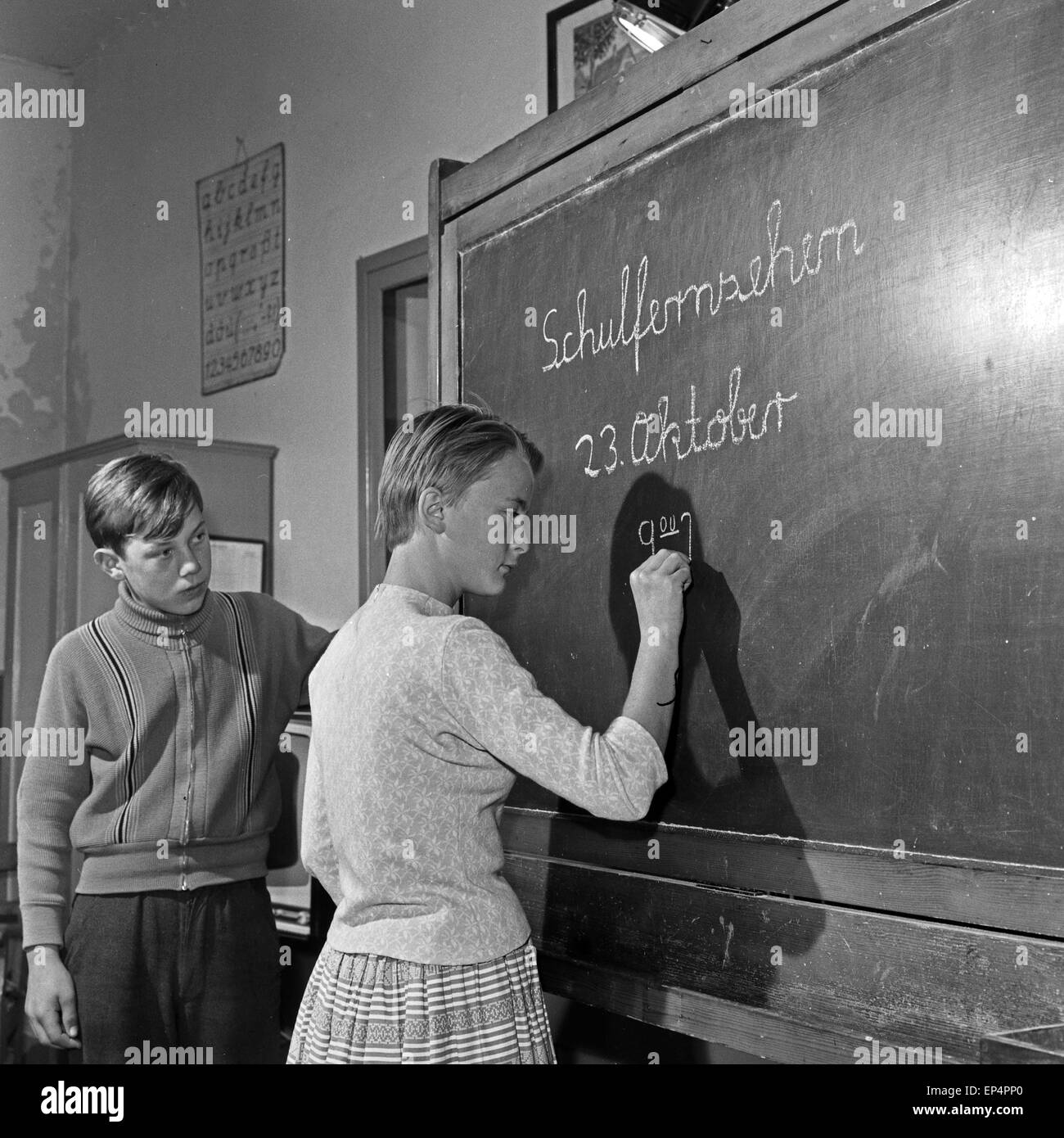 Terminvergabe für die Anlieferung des Fernseher ins Schulgebäude in Lüdersbüttel im Kreis Norderdithmarschen in Schleswig Holste Stock Photo