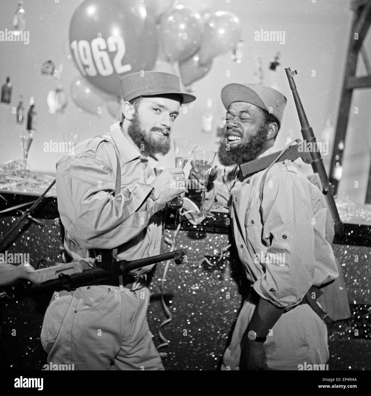 Die große Show zu Silvester 1961/62  des NDR, Sketch: Billy Mo (rechts) in einer Persiflage auf Kuba, Deutschland 1960er Jahre. Stock Photo