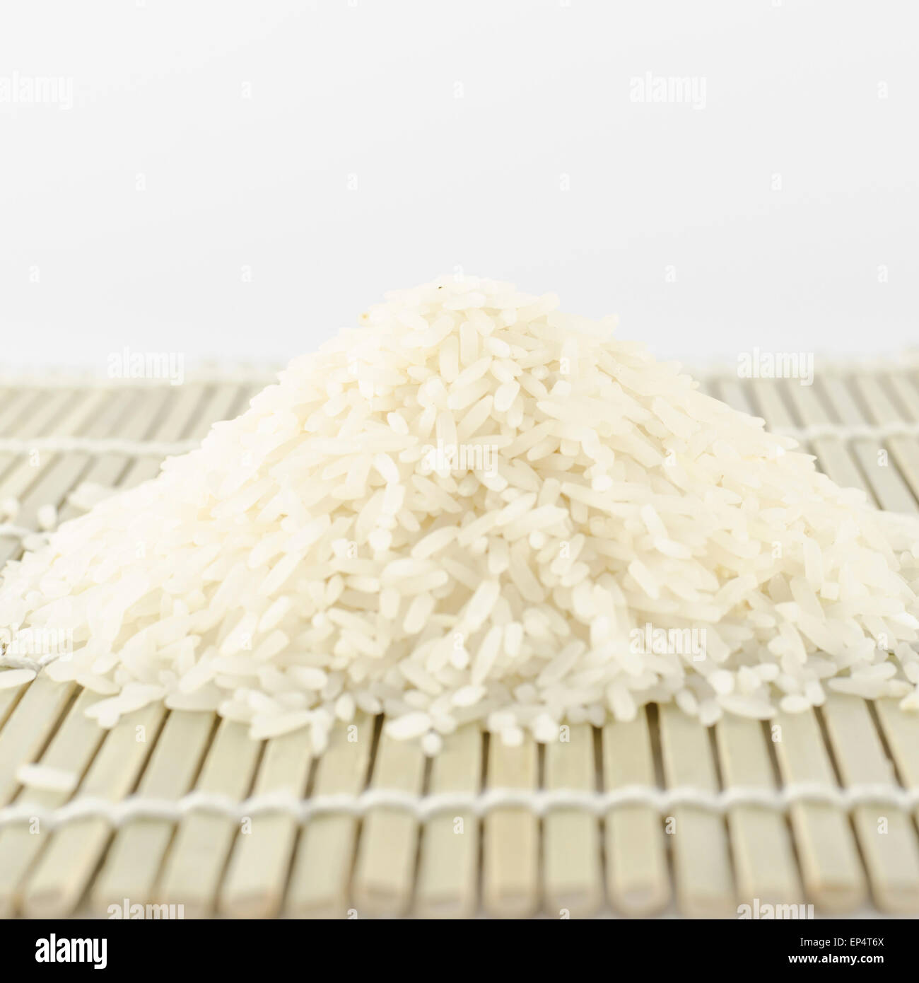 uncooked rice on wooden pad Stock Photo - Alamy