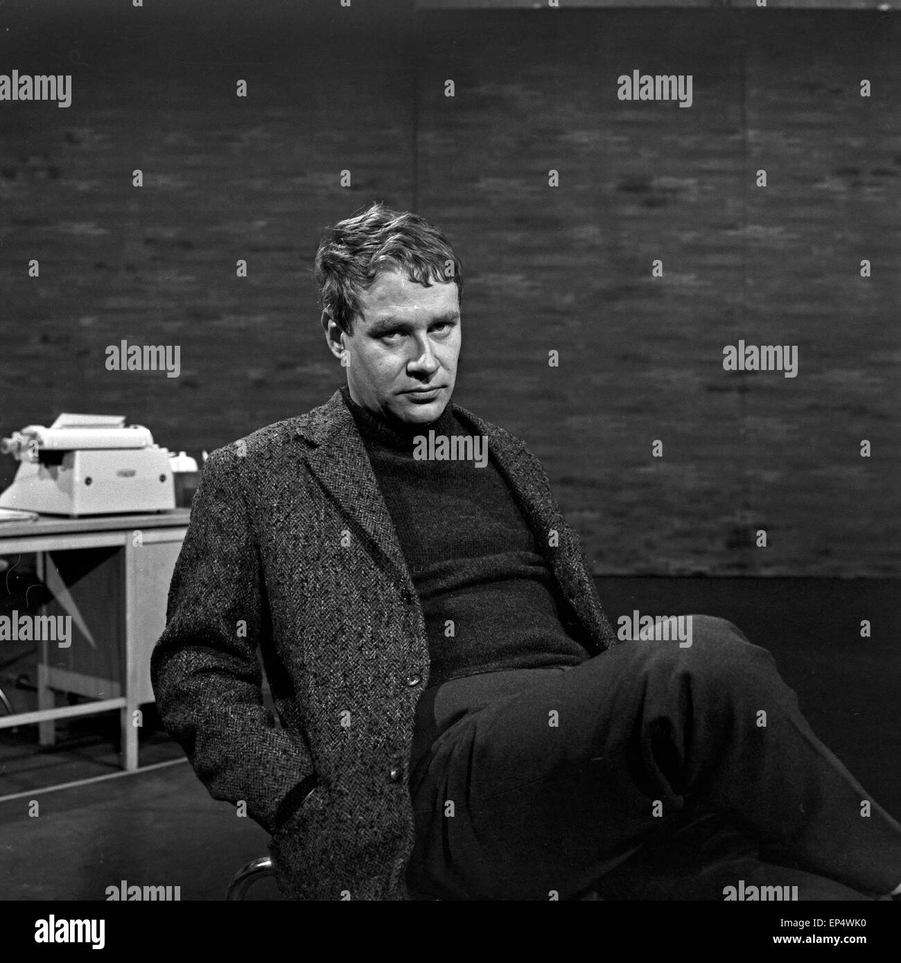 Anfrage, Mystery Fernsehspiel, Deutschland 1962, Regie: Egon Monk, Darsteller: Hartmut Reck Stock Photo