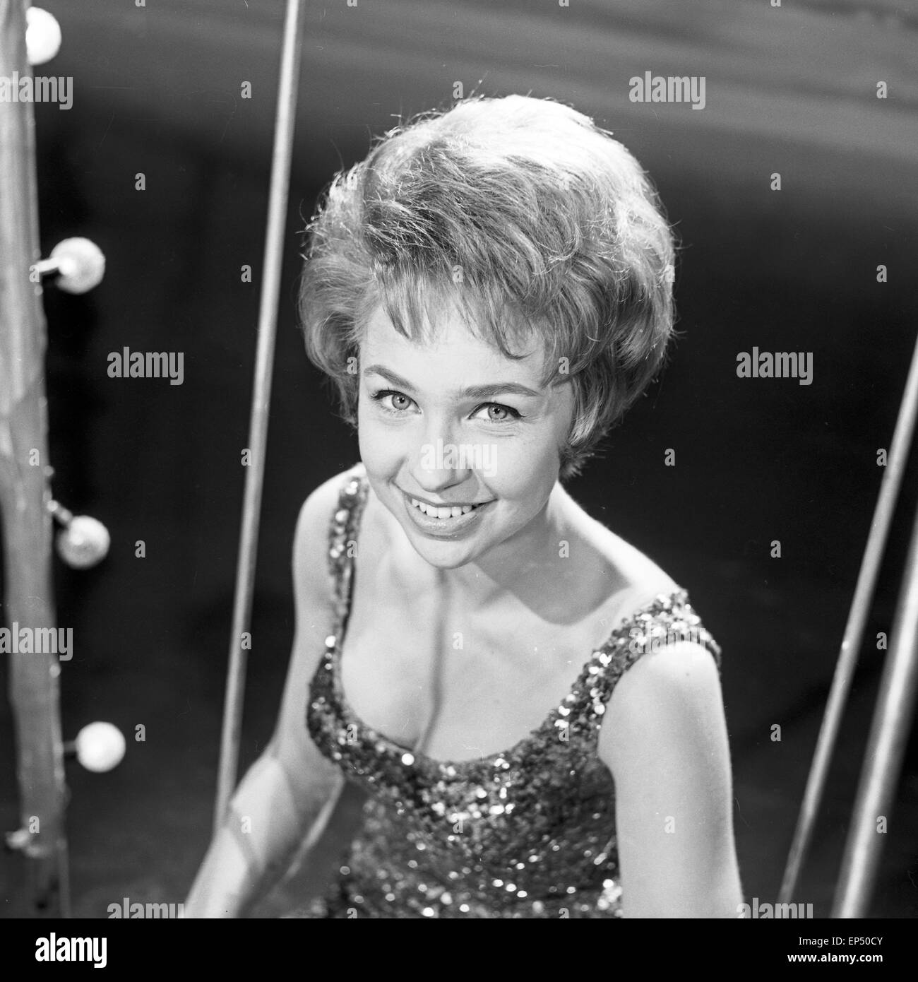 Schwedische Schauspielerin und Sängerin Anita Lindblom in Hamburg,  Deutschland 1960er Jahre. Swedish singer and actress Anit Stock Photo -  Alamy
