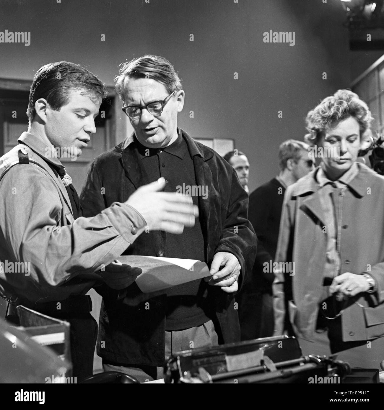 Spielszene zum Fach "Geschichte" im Rahmen des Schulfernsehens des NDR in Hamburg, Deutschland 1960er Jahre. Scene of the subjec Stock Photo