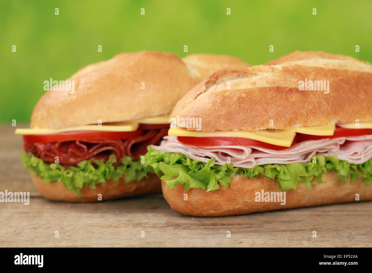 Sub Sandwich mit Salami und Schinken Stock Photo
