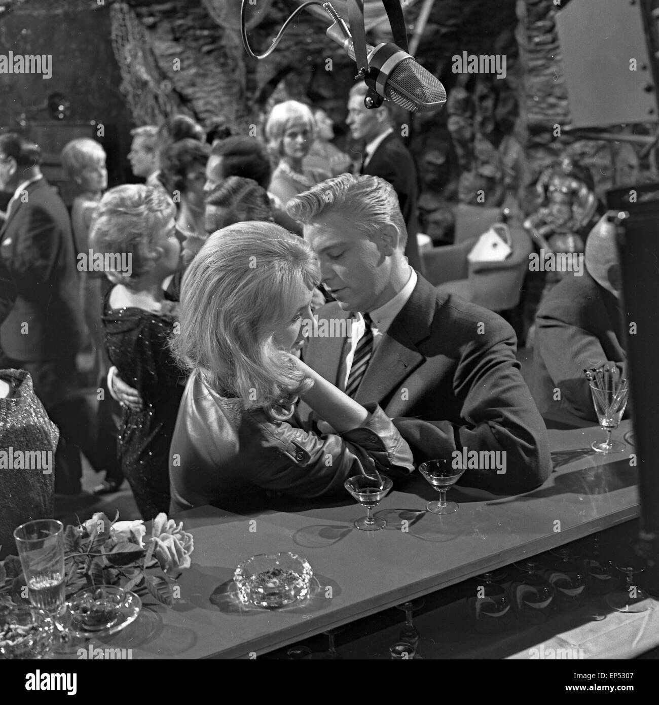 Schönes Wochenende, Fernsehspiel, Deutschland 1962, Regie: Peter Beauvais, Darsteller: Christiane Nielsen, Uwe Friedrichsen Stock Photo