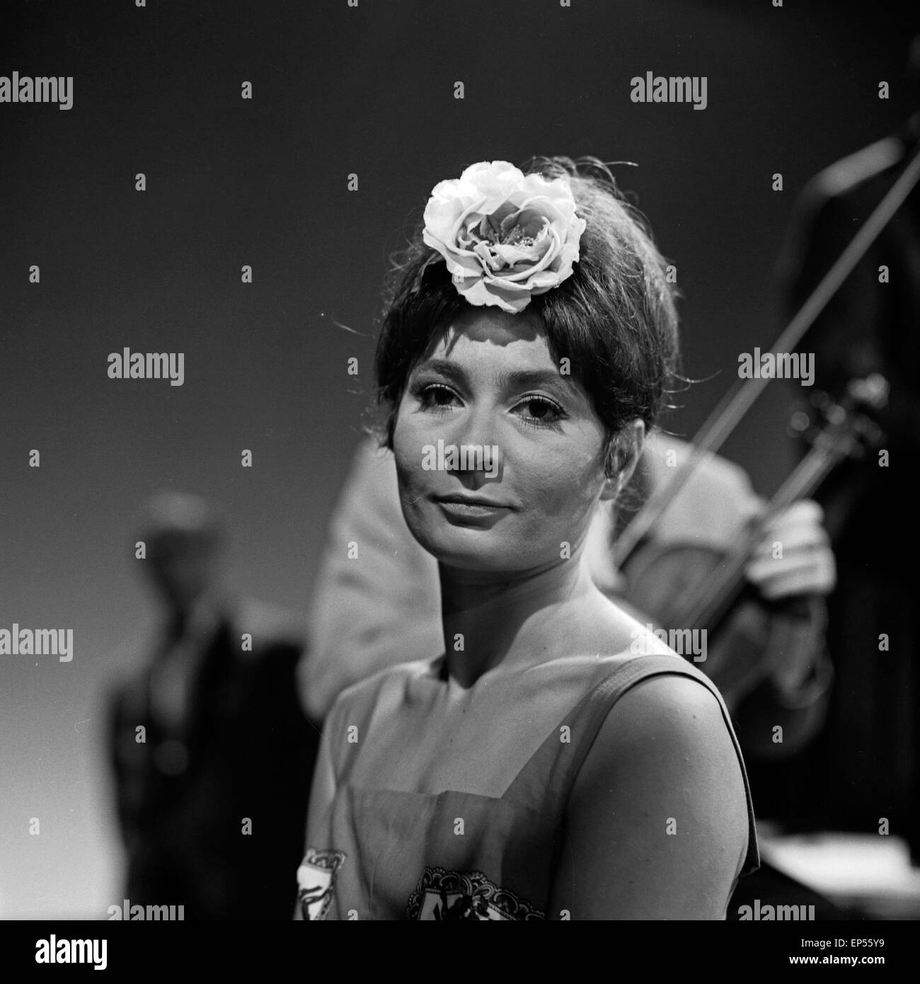 Musik aus Studio B, Musiksendung, Deutschland 1962, Gaststar: Violetta Ferrari Stock Photo - Alamy