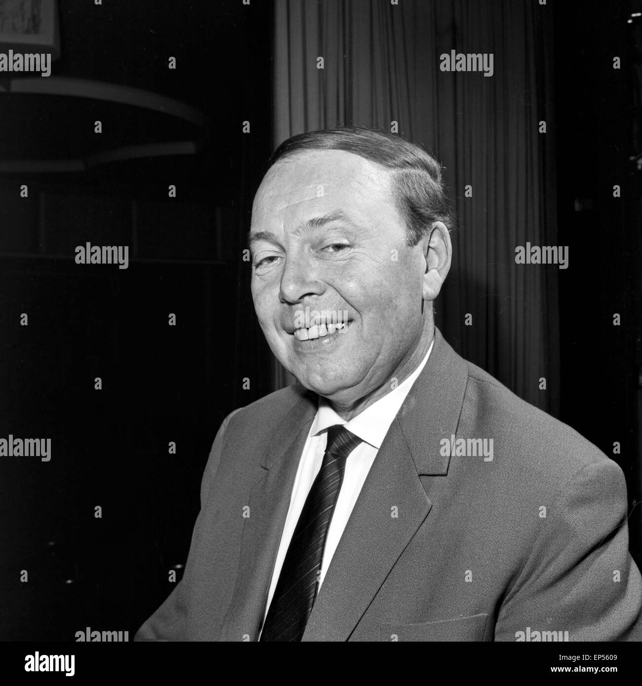 Deutscher Schauspieler Otto Lüthje in Hamburg, Deutschland 1960er Jahre. German actor Otto Luethje at Hamburg, Germany 1960s. Stock Photo