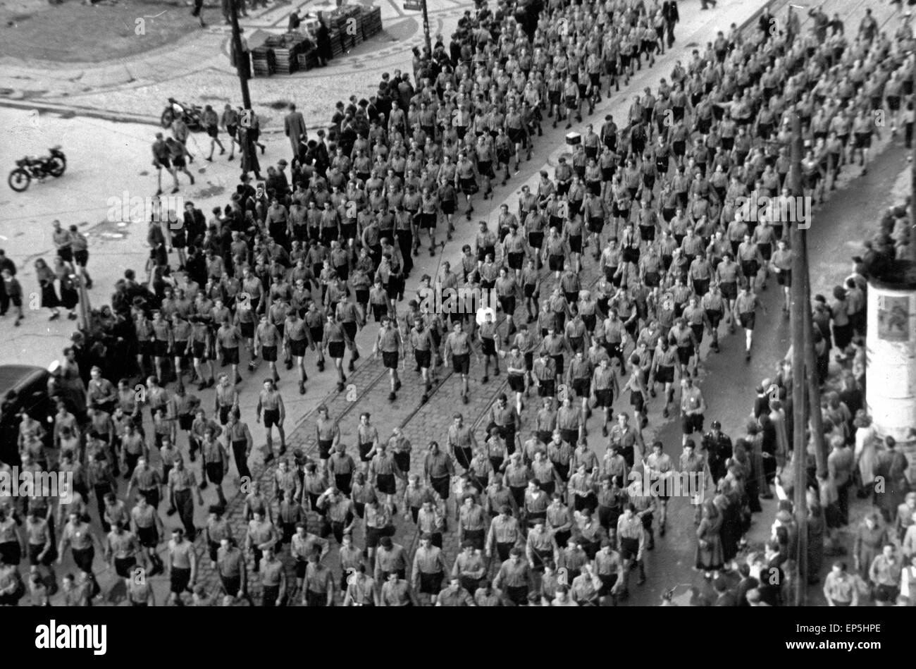 Maikundgebung mit Parade in Görlitz, DDR 1950er Jahre. 1st of May Stock