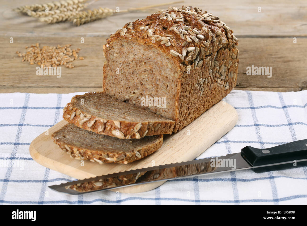 Geschnitten vollkornbrot hi-res stock photography and images - Alamy