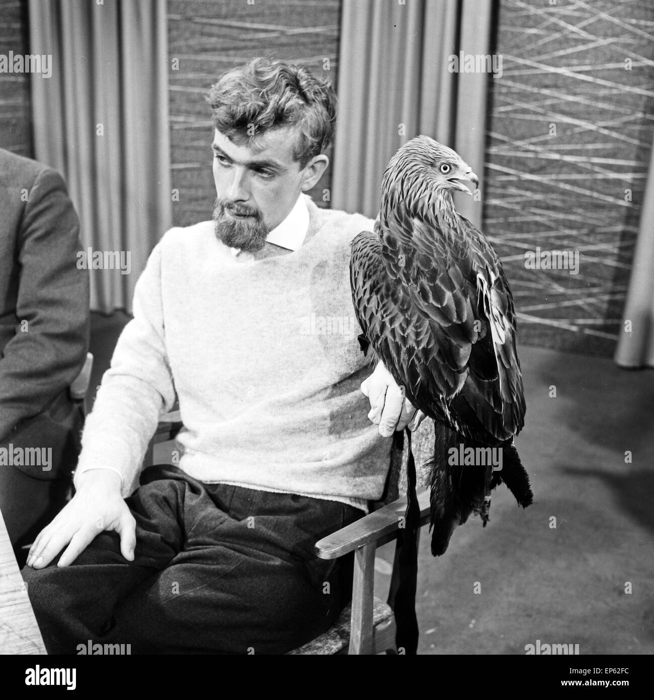Gesprächsrunde mit Gert Lange (?) zum Thema Vogelbeobachtung im Teufelsmoor nördlich von Bremen, Deutschland 1960er Jahre. Talk Stock Photo