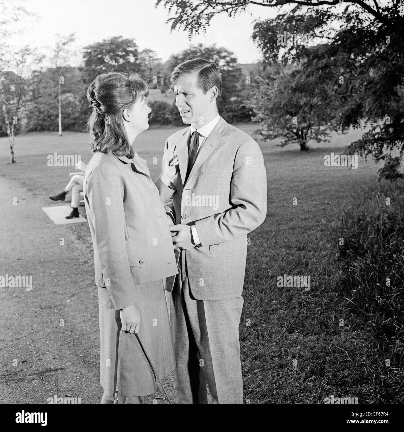 Stadtpark, Fernsehfilm, Deutschland 1963, Regie: Klaus Wagner, Darsteller: Karin Heym, Michael Hinz Stock Photo