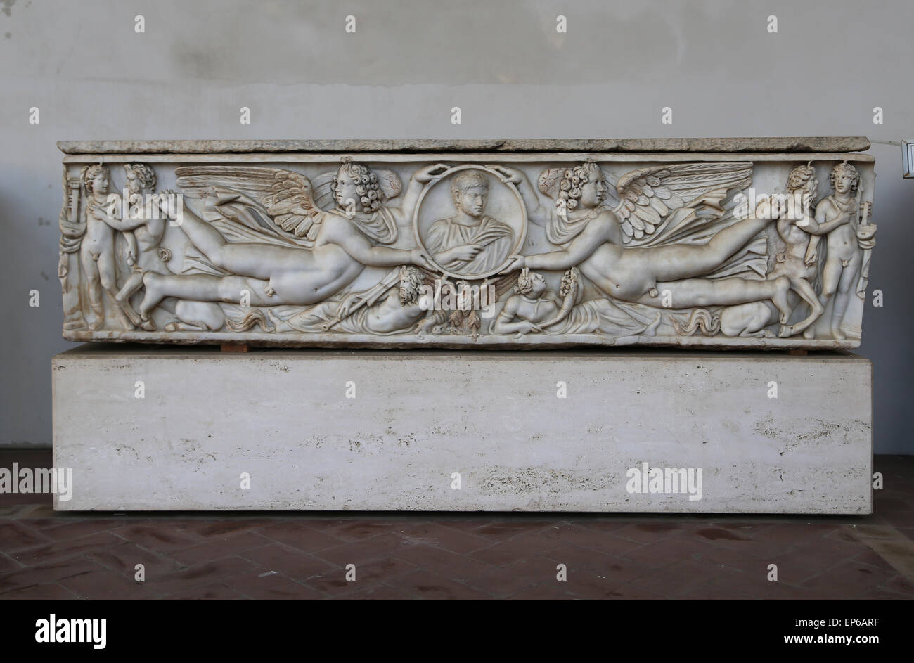 Roman sarcophagus. Man's bus in a clipeus, with Oceanus, Tellus, Apollo and Chiron. Marble. 2nd- 3rd c. AD. Rome. National Roman Stock Photo