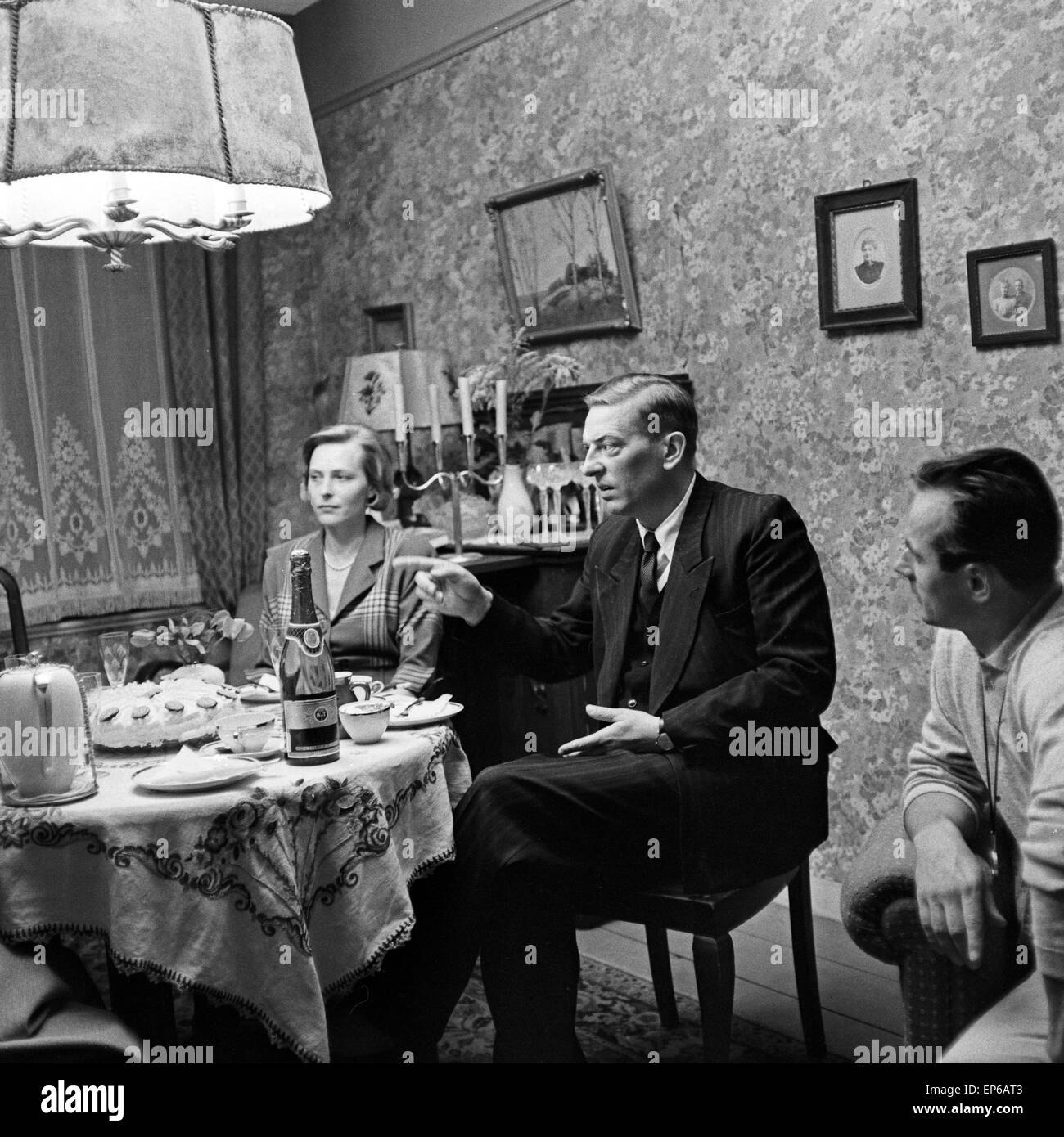 Episode 'Der Fall Nebe' aus der ZDF Fernsehserie 'Das Kriminalgericht', Deutschland 1964, Regie: Georg Tressler, Szenenfoto Stock Photo