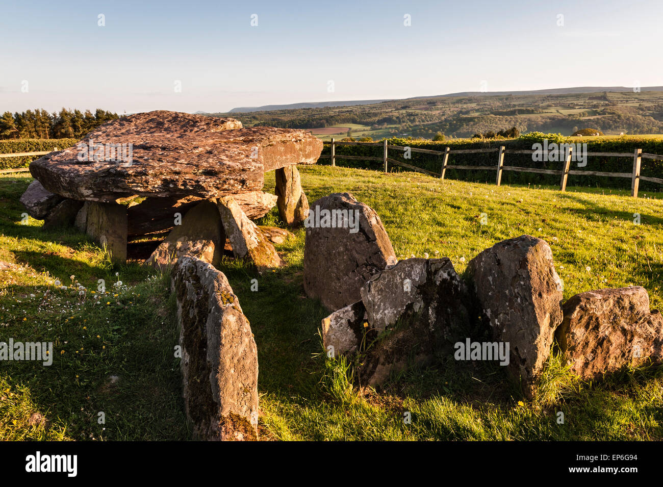 Arthur's Stone, Dorstone, Herefordshire, UK. Neolithic chambered tomb ...
