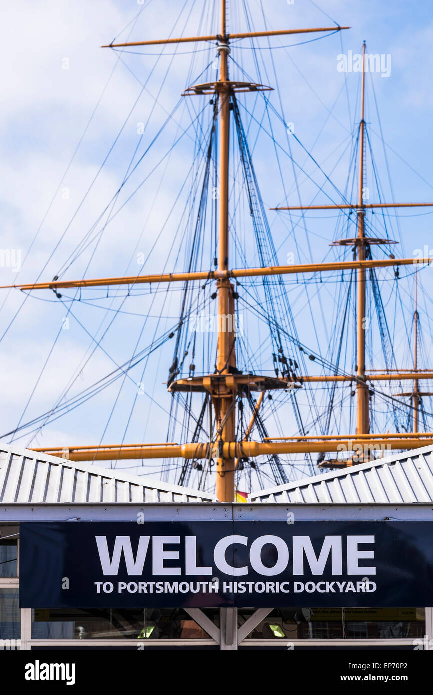 Welcome to Portsmouth Historic Dockyard sign - Portsmouth, England, U.K. Stock Photo