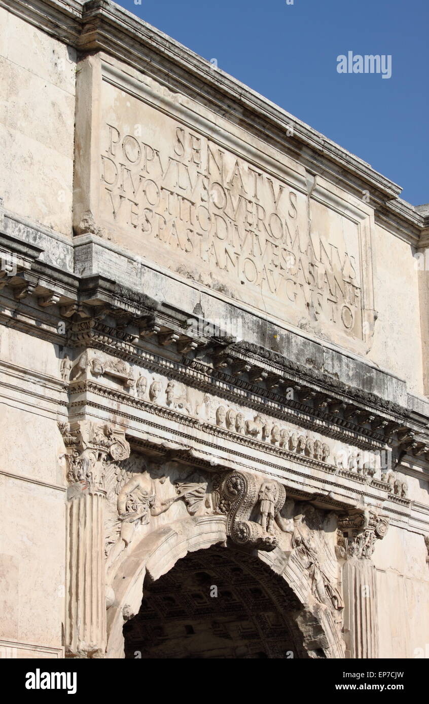 Roman Arch Inscription Spqr inscription hi-res stock photography and images - Alamy
