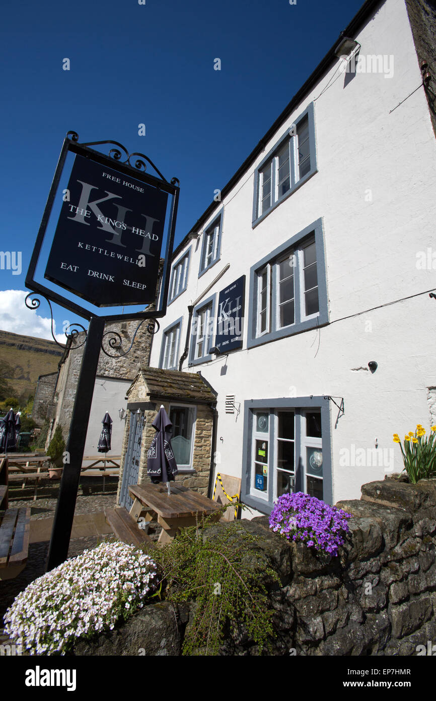 Village of Kettlewell, Yorkshire, England. Picturesque view of the 18th century King’s Head public house. Stock Photo
