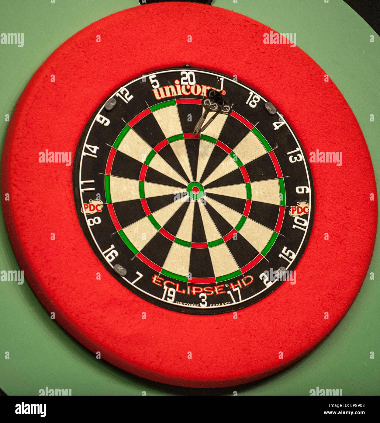 Darts board 180 hi-res stock photography and images - Alamy