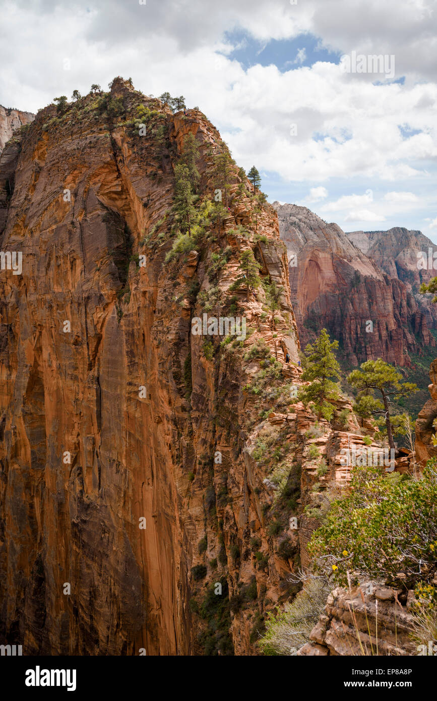 Looking at the final section of exposed, knifeedge trail near the end