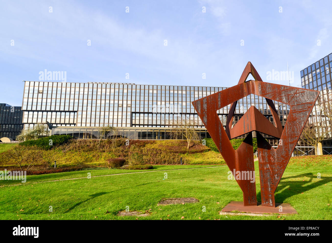 Sculpture at the European Commission (Bâtiment Jean Monnet) in the European Quarter, Kirchberg, Luxembourg Stock Photo