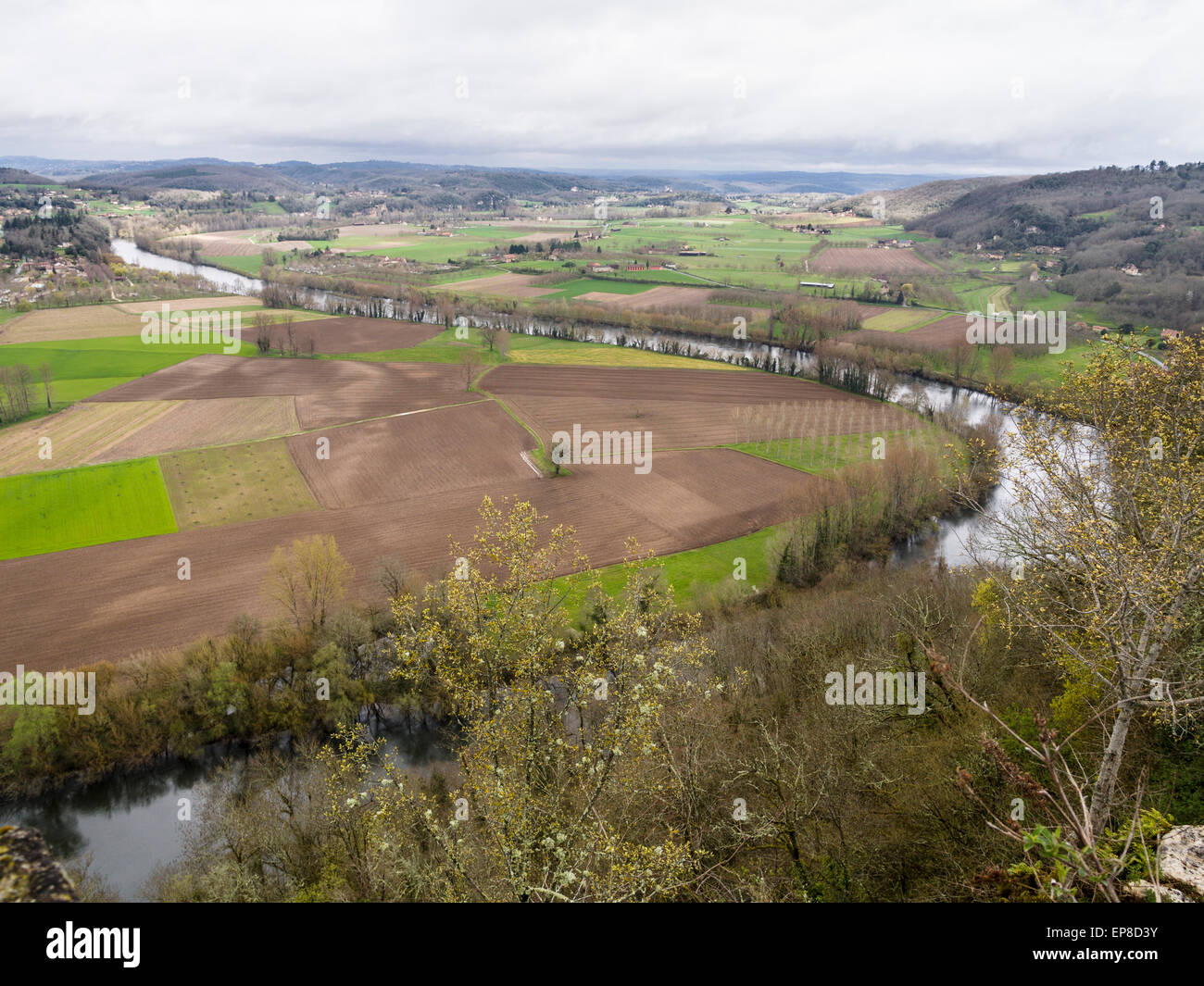 A curve in the River Lot: Countryside around Domme. A view from the village of Domme, high above the curving Dordogne river Stock Photo
