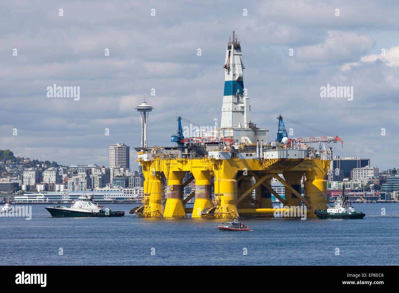 Oil Rig Shell Seattle Seattle terminal 5 hi-res stock photography and images - Alamy