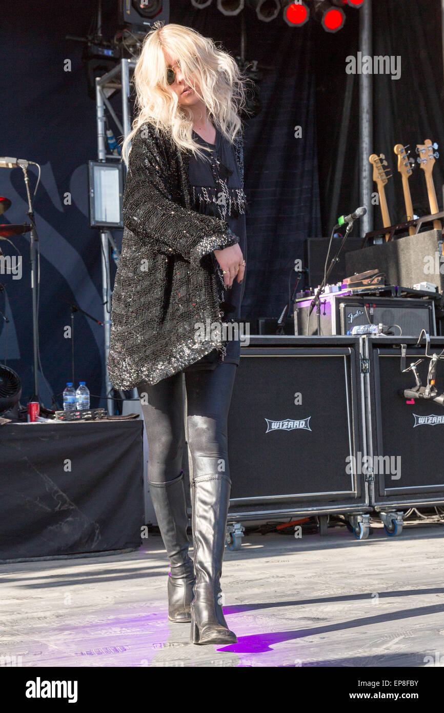 May 9, 2015 - Somerset, Wisconsin, U.S - Singer TAYLOR MOMSEN of Thre Pretty Reckless performs live on stage at the inaugural Northern Invasion music festival during 'The World's Loudest Month' at Somerset Amphitheater in Somerset, Wisconsin (Credit Image: © Daniel DeSlover/ZUMA Wire) Stock Photo