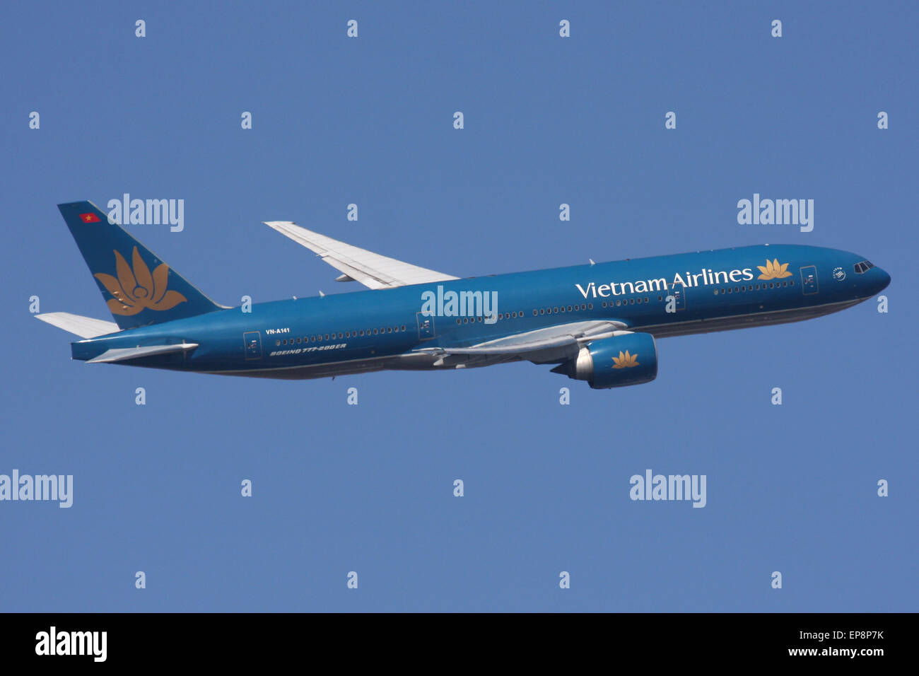 VIETNAM AIRLINES BOEING 777 Stock Photo Alamy