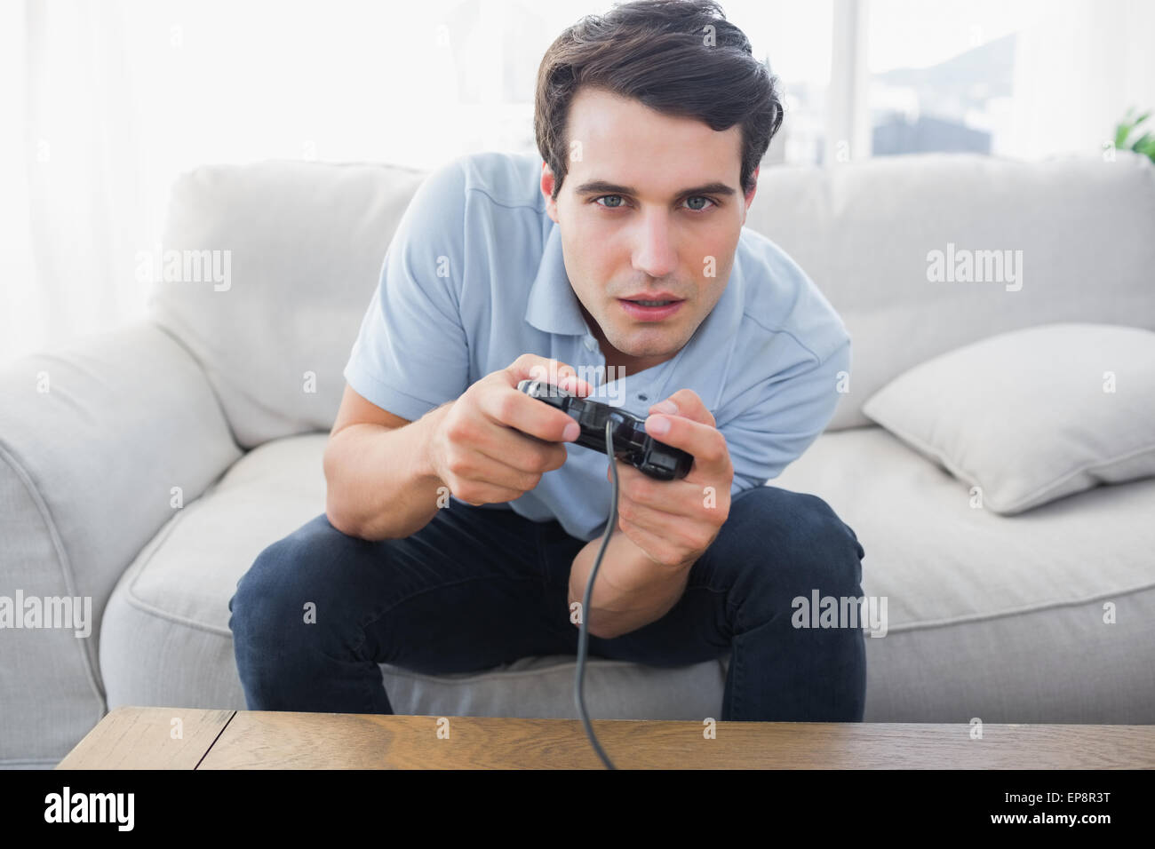 Жизнь игра задумана хреново но графика обалденная. Самом деле играет в. Индустрия компьютерных игр. Картины со смыслом. Группа подростков играющих в компьютерные игры.