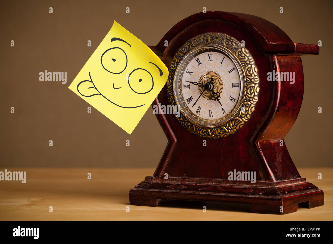 Post-it note with smiley face sticked on a clock Stock Photo - Alamy