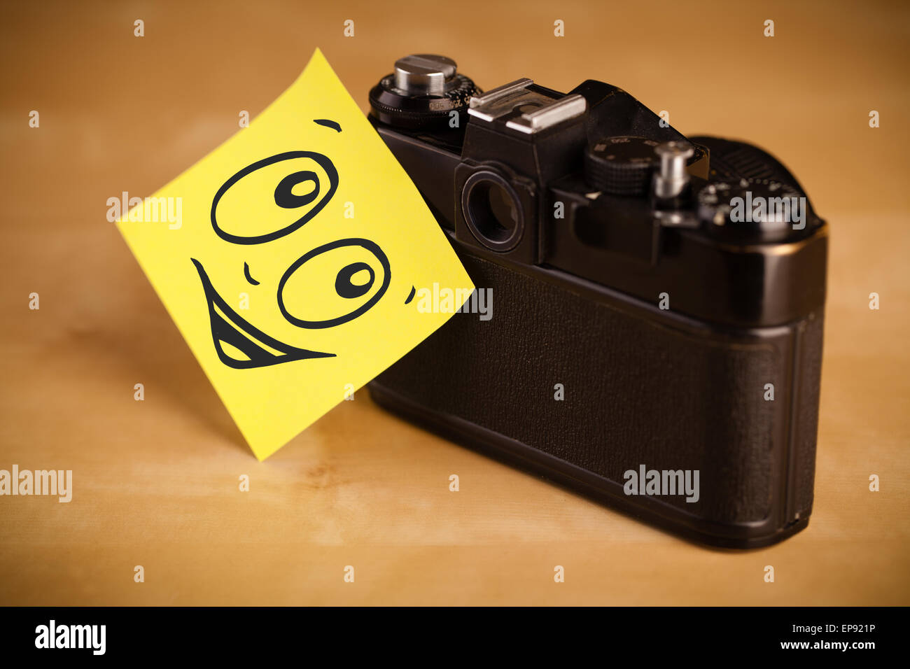 Post-it note with smiley face sticked on photo camera Stock Photo - Alamy