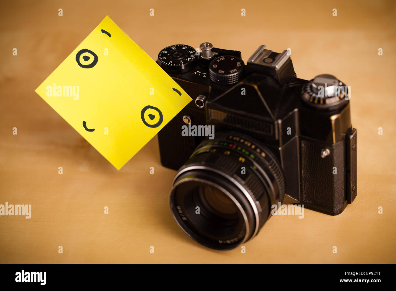Post-it note with smiley face sticked on a photo camera Stock Photo - Alamy