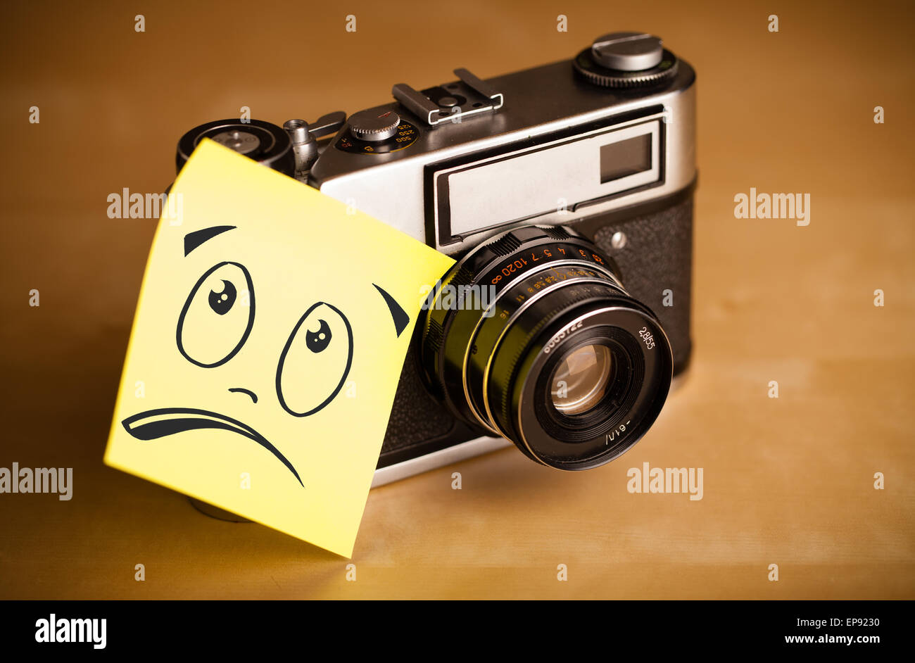 Post-it note with smiley face sticked on photo camera Stock Photo - Alamy