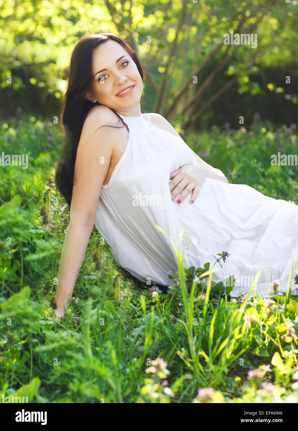 Portrait of beautiful pregnant woman in the spring park Stock Photo - Alamy