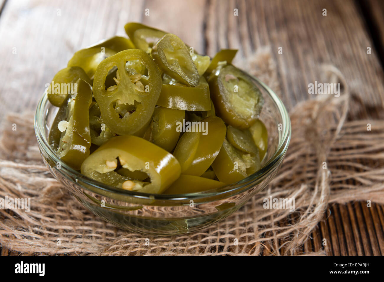 заготовка халапеньо на зиму рецепты. острый перец в банке. перец халапеньо маринованный. горький перец. заготовка халапеньо на зиму рецепты.