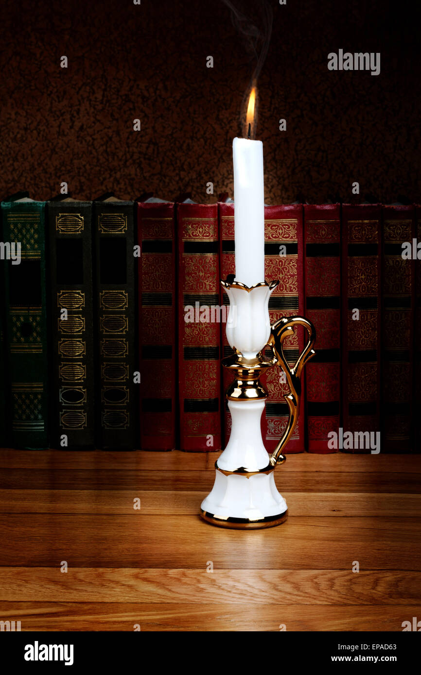 Antique interior bookshelf hires stock photography and images Alamy