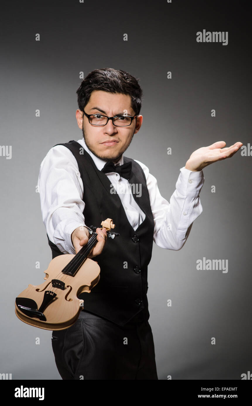 Funny violin player with fiddle Stock Photo Alamy