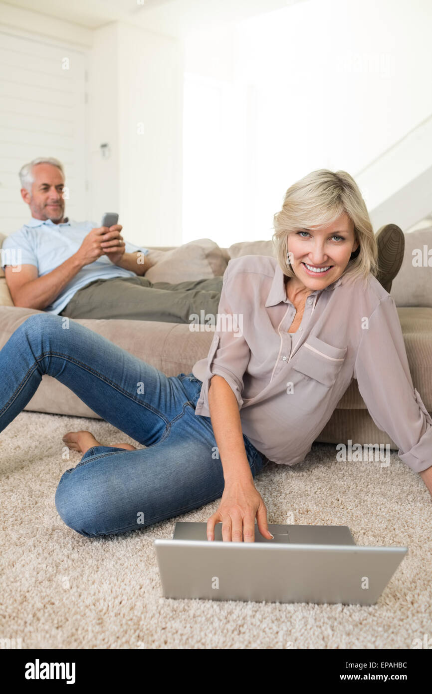 Couple with laptop and cellphone in living room at home Stock Photo - Alamy