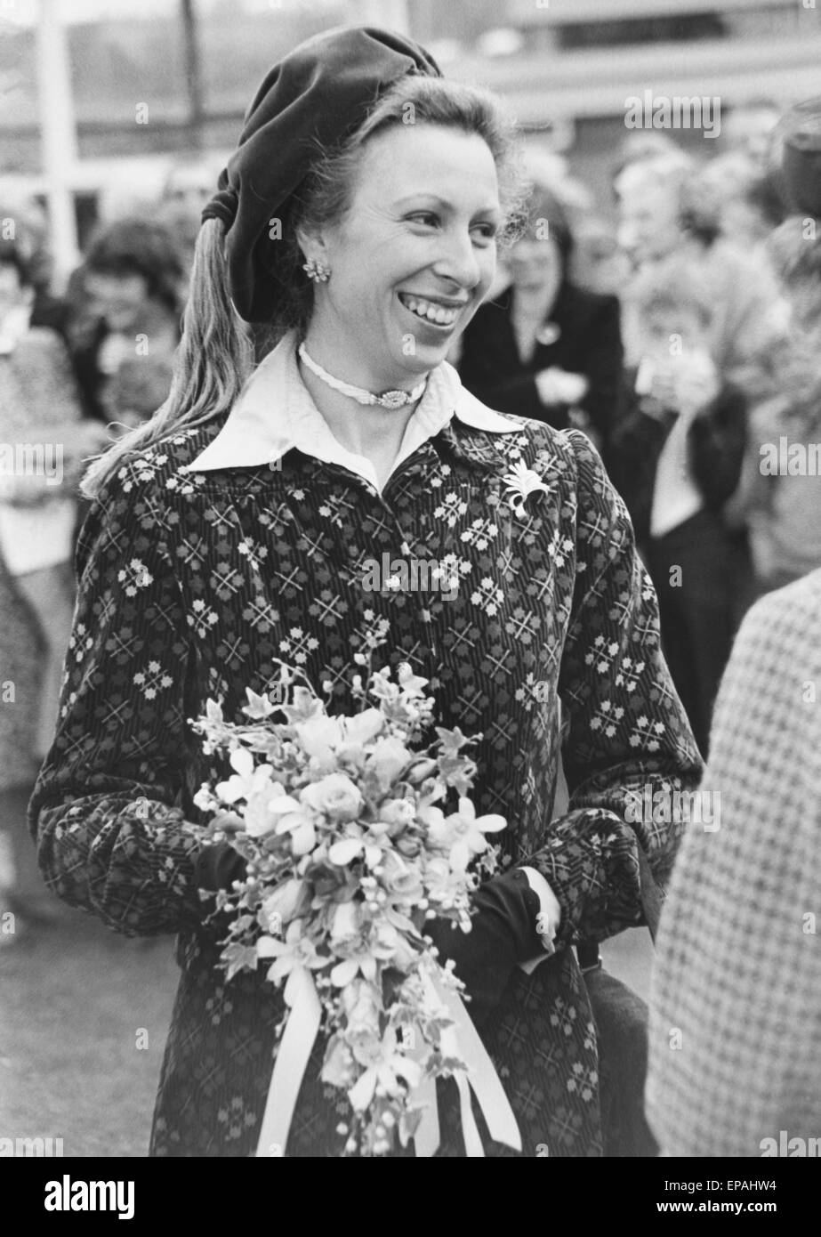 princess-anne-with-flowers-on-walkabout-c1979-EPAHW4.jpg