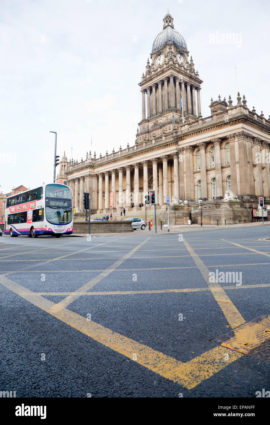 Leeds city centre town hall hi-res stock photography and images - Alamy