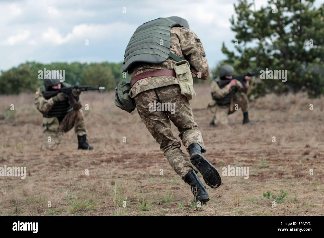 Kiev, Ukraine. 15th May, 2015. Training on tactical medicine (Tactical Combat Casualty Care) students of the National Academy SSU is held at the National Academy SSU training base ''Green grove'' near Kiev. © Nazar Furyk/ZUMA Wire/ZUMAPRESS.com/Alamy Live News Stock Photo