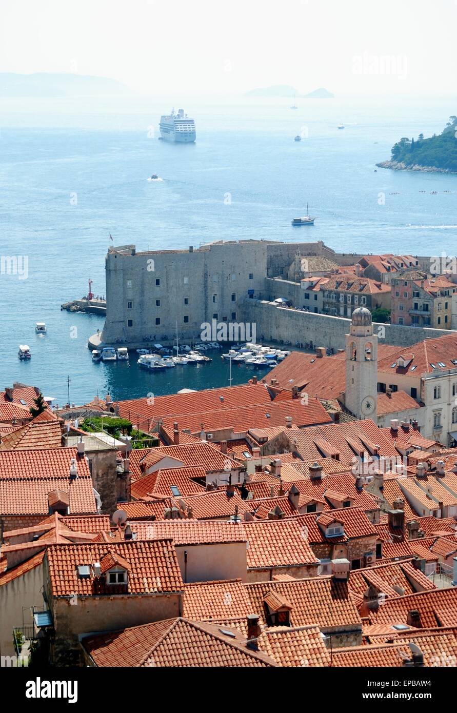 Dubrovnik old town, Croatia, rooftops with a departing cruise ship ...