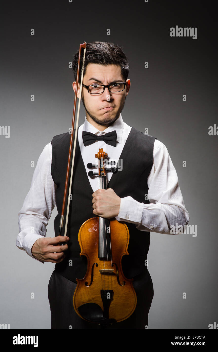 Funny violin player with fiddle Stock Photo Alamy