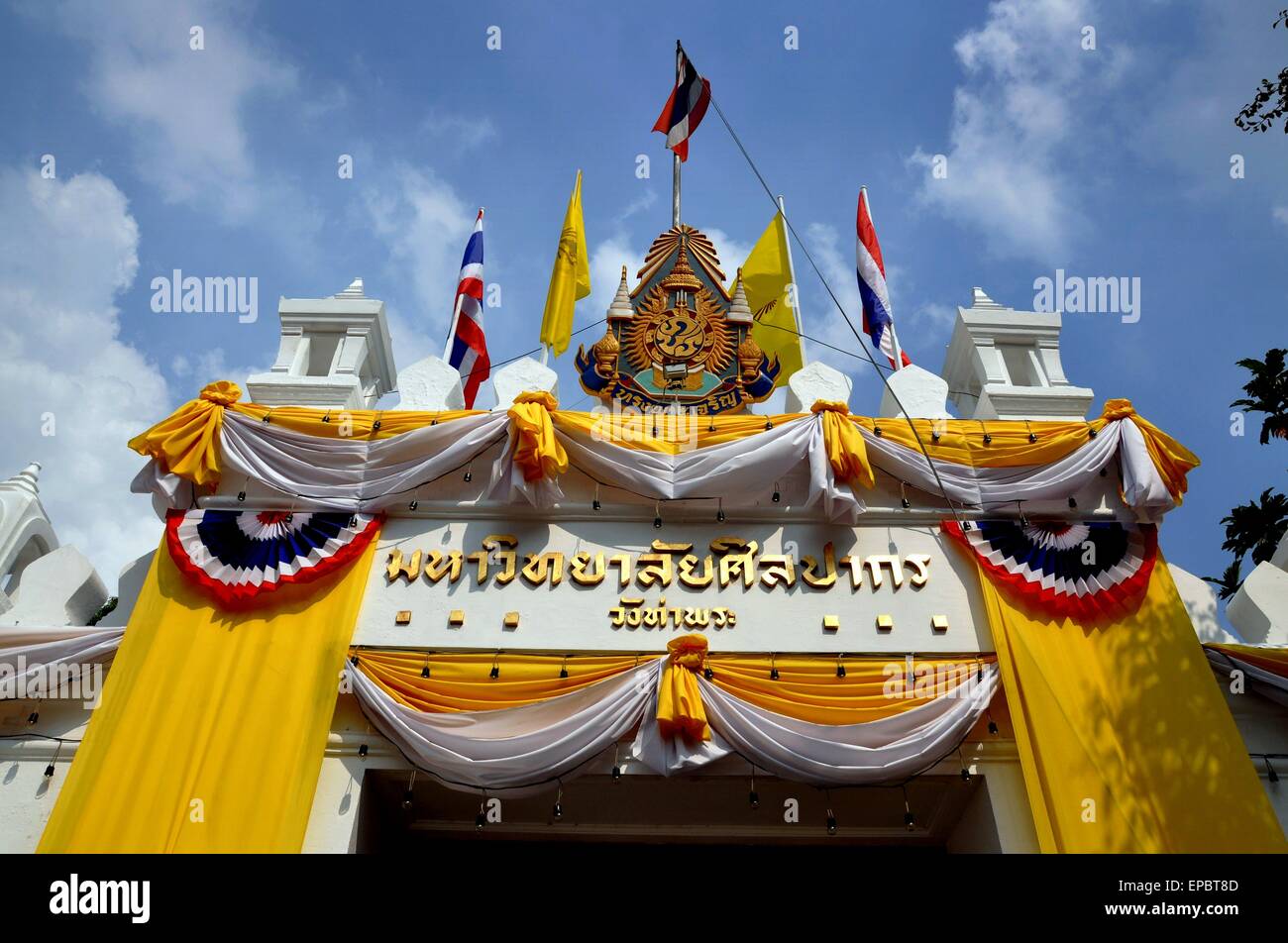 Bangkok, Thailand :   Entrance gate into to Silkaporn University (Wang Tha Phra) opposite the Grand Palace Stock Photo