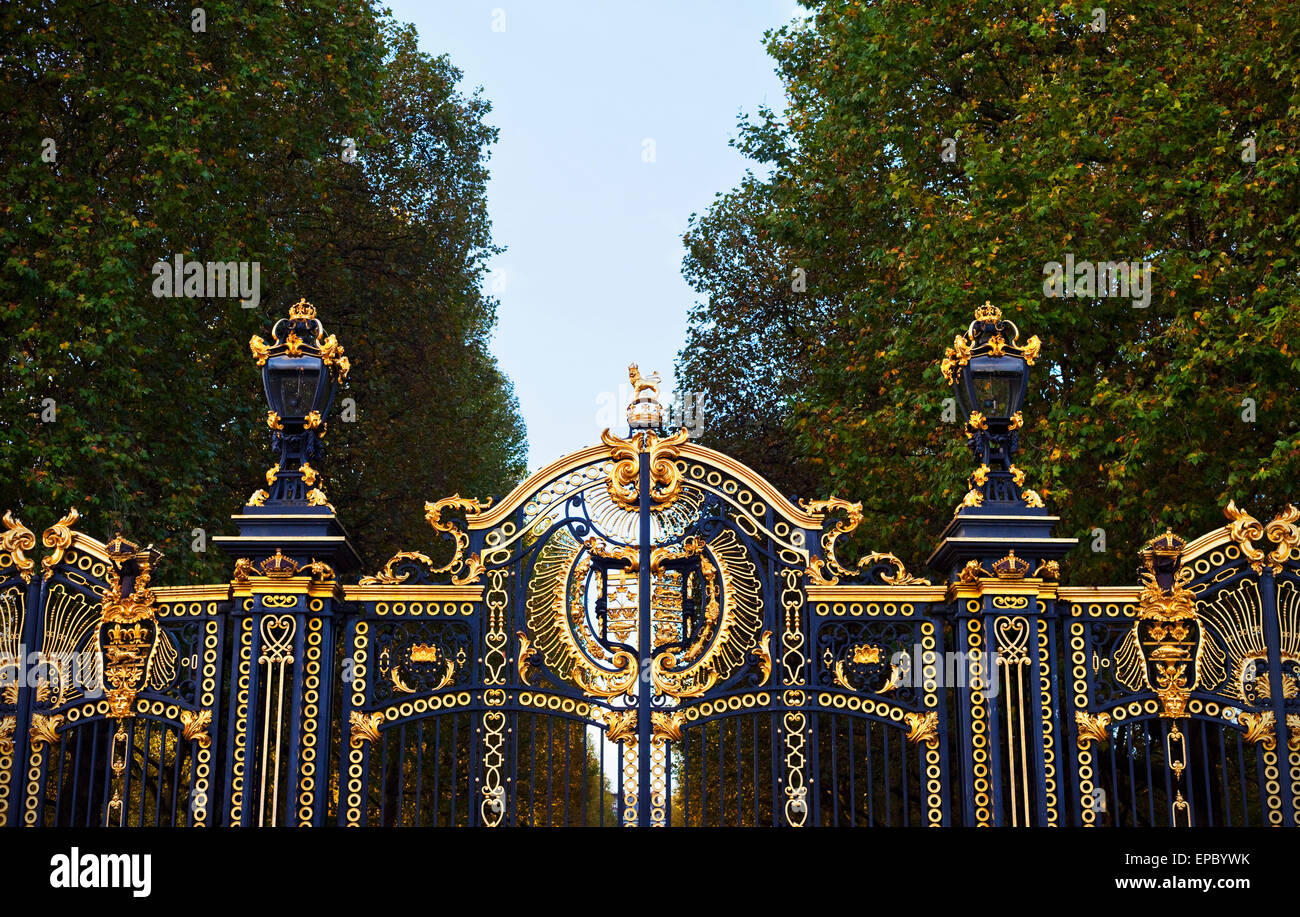 The Royal Gates to Green Park, near Buckingham Palace; London, England Stock Photo